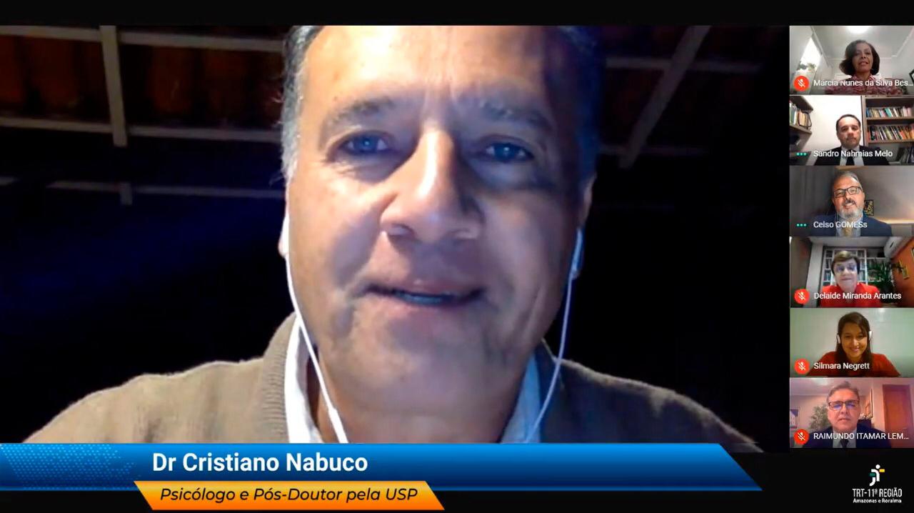 Psicólogo Cristiano Nabuco durante palestra virtual