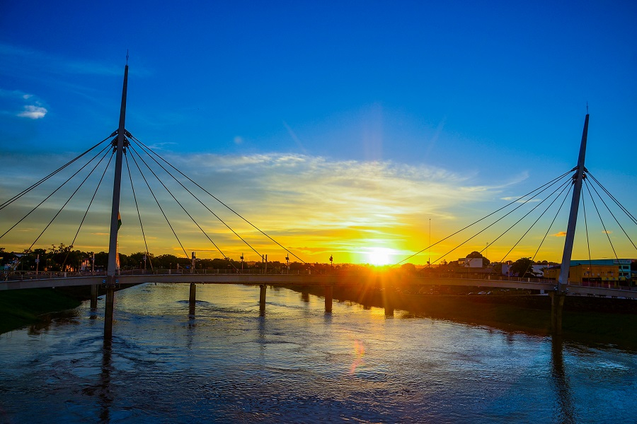 imagem da ponte sobre o rio Acre com o por do sol - acervo da Secom