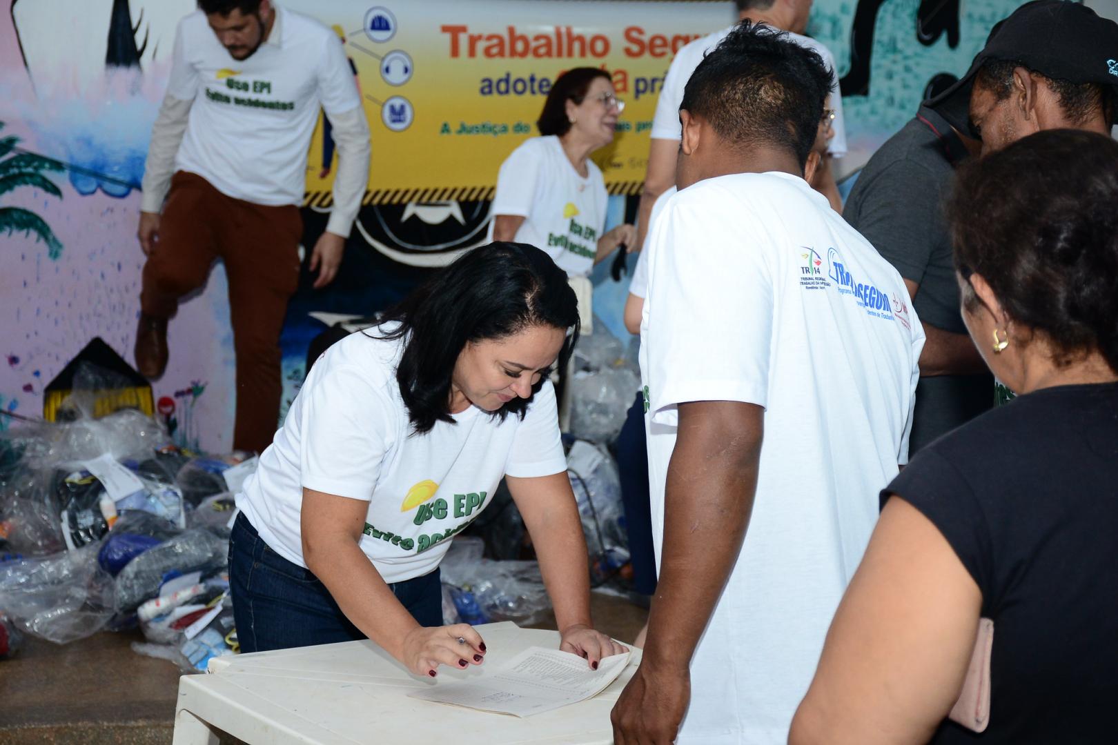 Programa Trabalho Seguro da Justiça do Trabalho beneficia 300 trabalhadores da Vila Princesa com entrega de EPIs