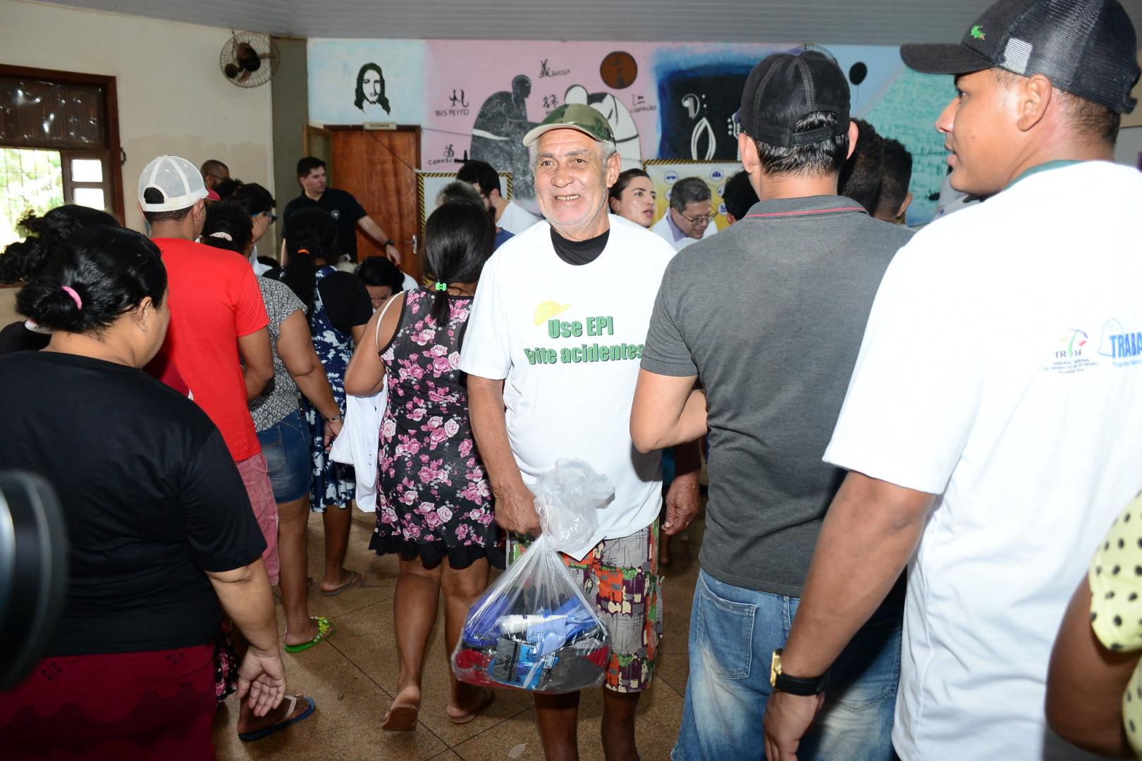 Programa Trabalho Seguro da Justiça do Trabalho beneficia 300 trabalhadores da Vila Princesa com entrega de EPIs