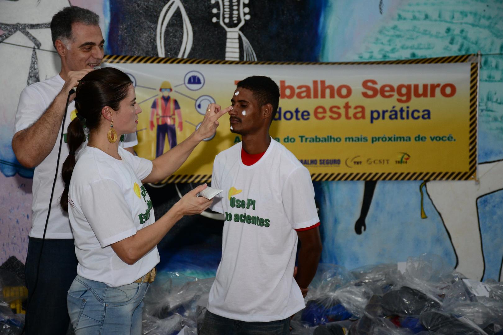 Programa Trabalho Seguro da Justiça do Trabalho beneficia 300 trabalhadores da Vila Princesa com entrega de EPIs