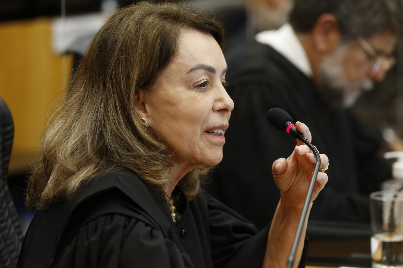 A imagem mostra a corregedora-geral da Justiça do Trabalho, Dora Maria da Costa 