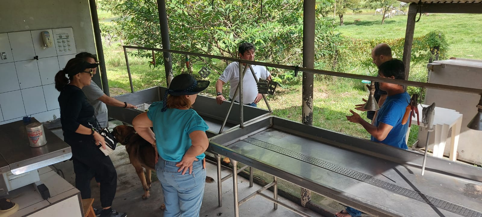 A imagem mostra a equipe da VT de Colorado do Oeste na Agroindústria Pescados.