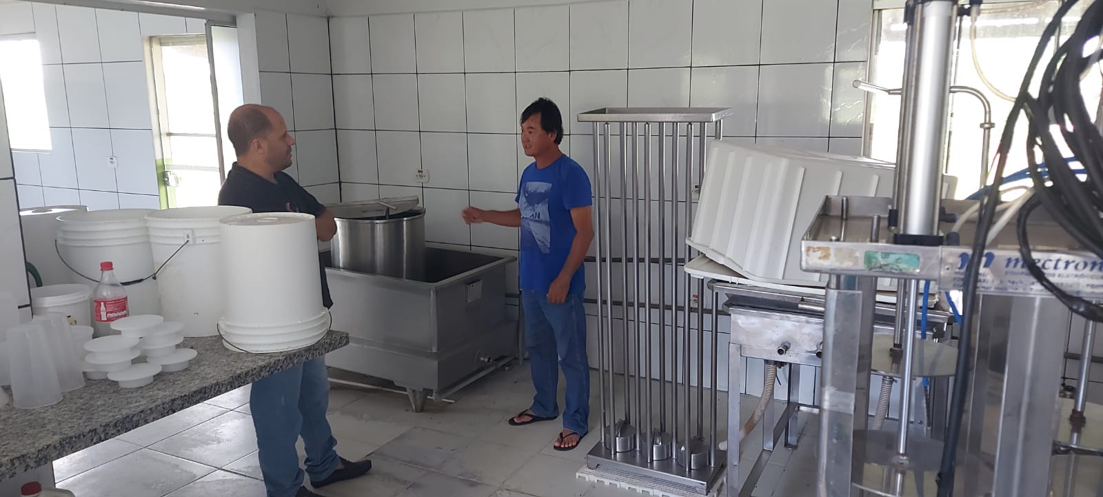 A imagem mostra a visita da equipe da VT de Colorado do Oeste na Agroindústria Pescados.