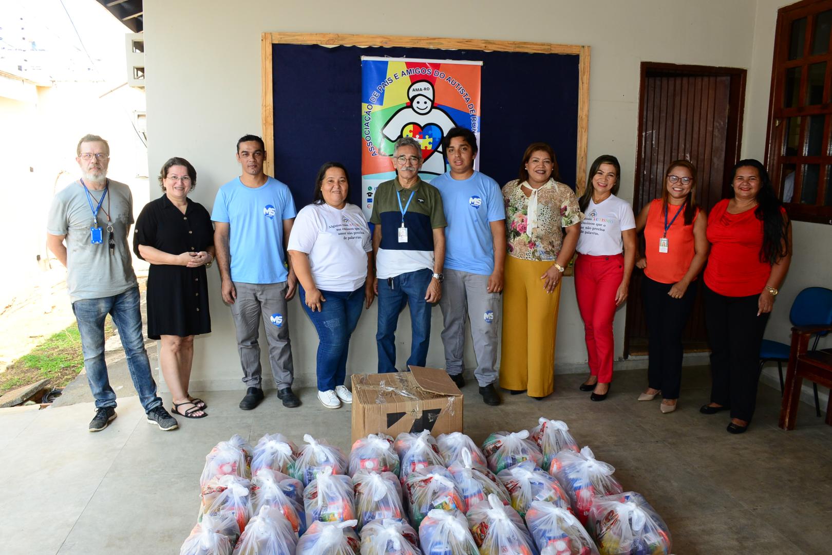 Entrega de cestas básicas