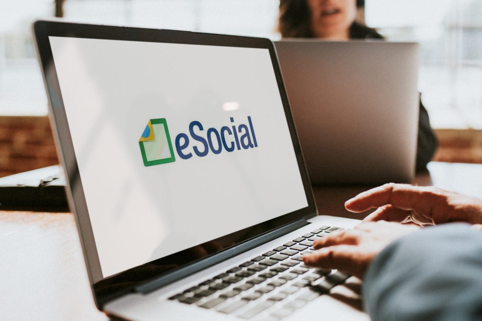 Logo do eSocial na tela de notebook. (Foto: reprodução)