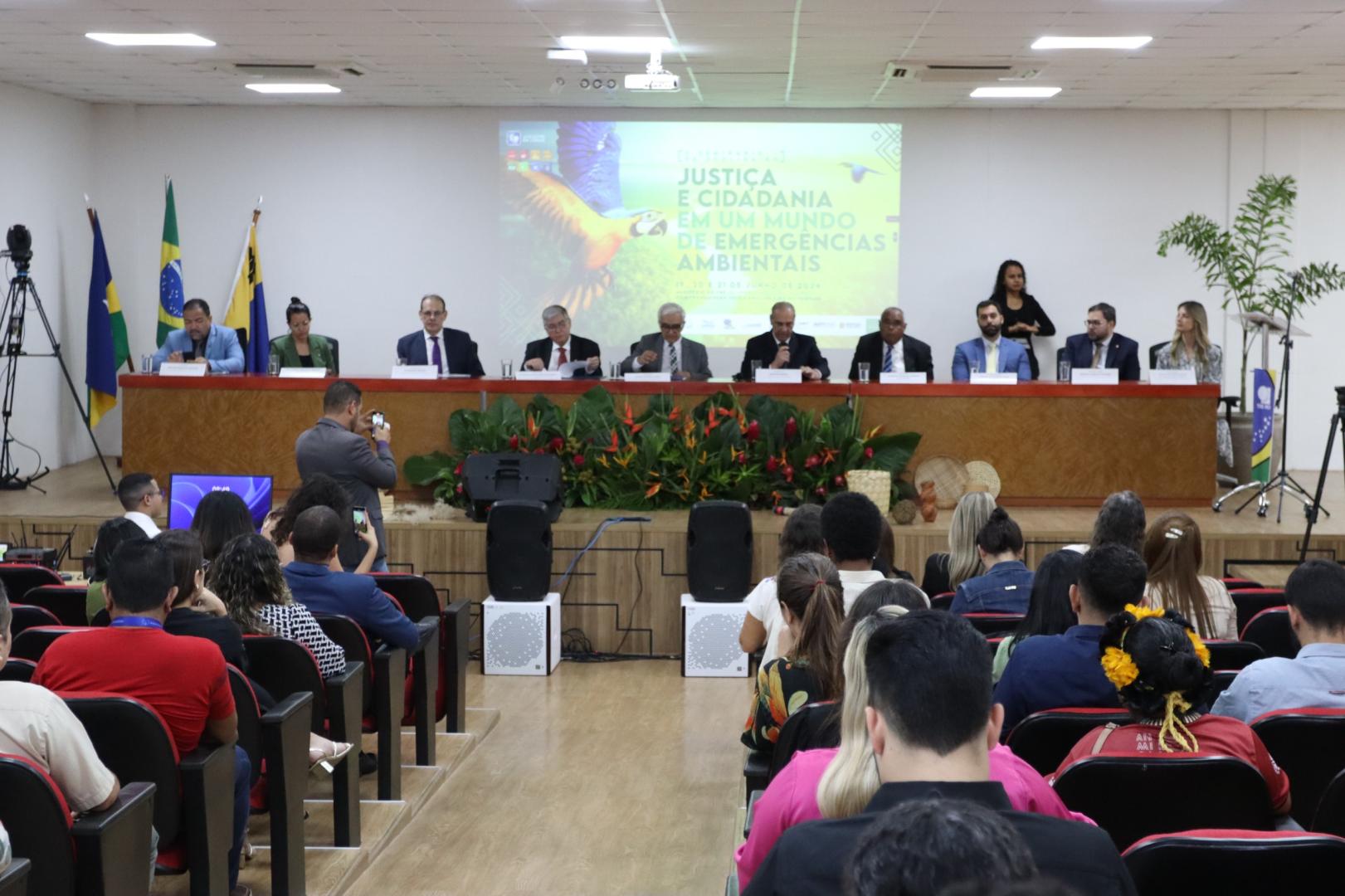 Mesa de autoridades na Cerimônia de abertura no Auditório do TRE-RO.,