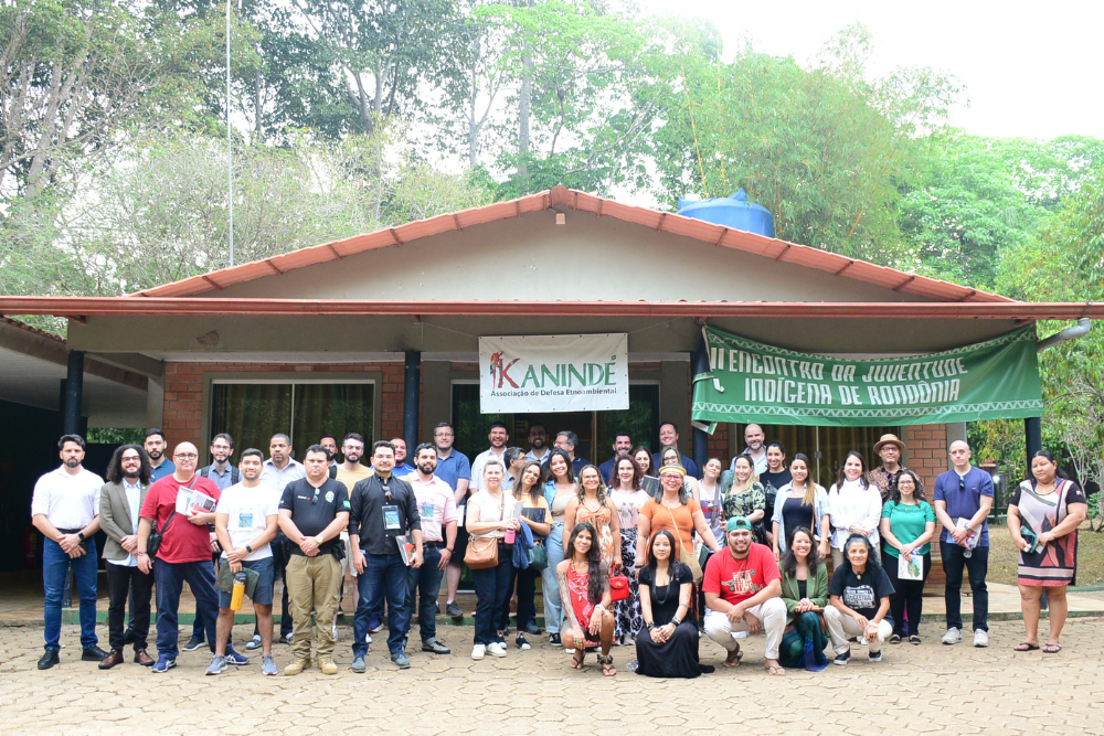 Grupo reunido em visita a Kanidé