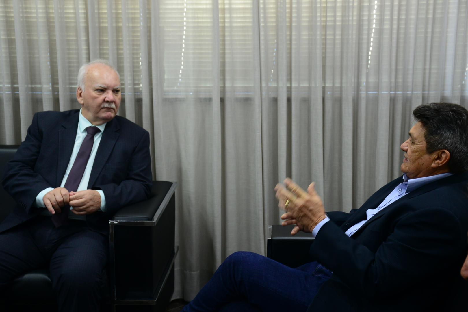 Presidente do TRT-14 recebe visita institucional de conselheiro do TCE-RO