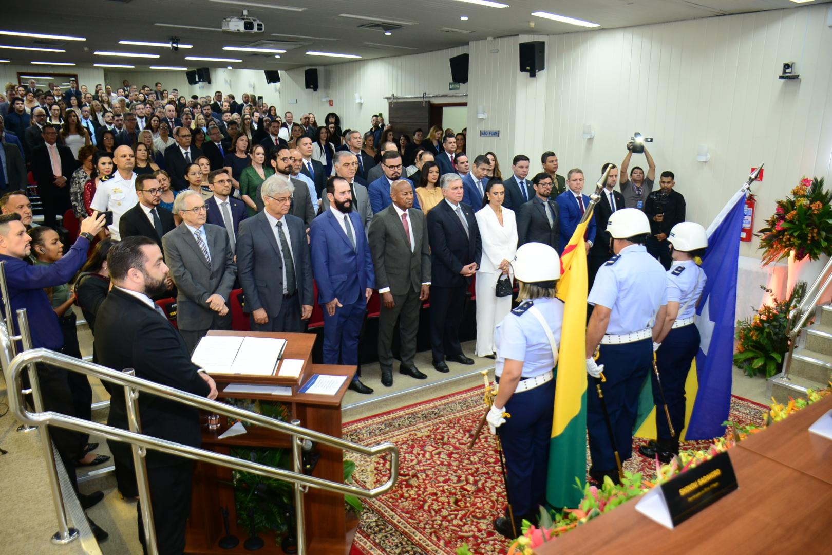 Foto do auditório lotado durante posse dos novos administradores do TRT-14 