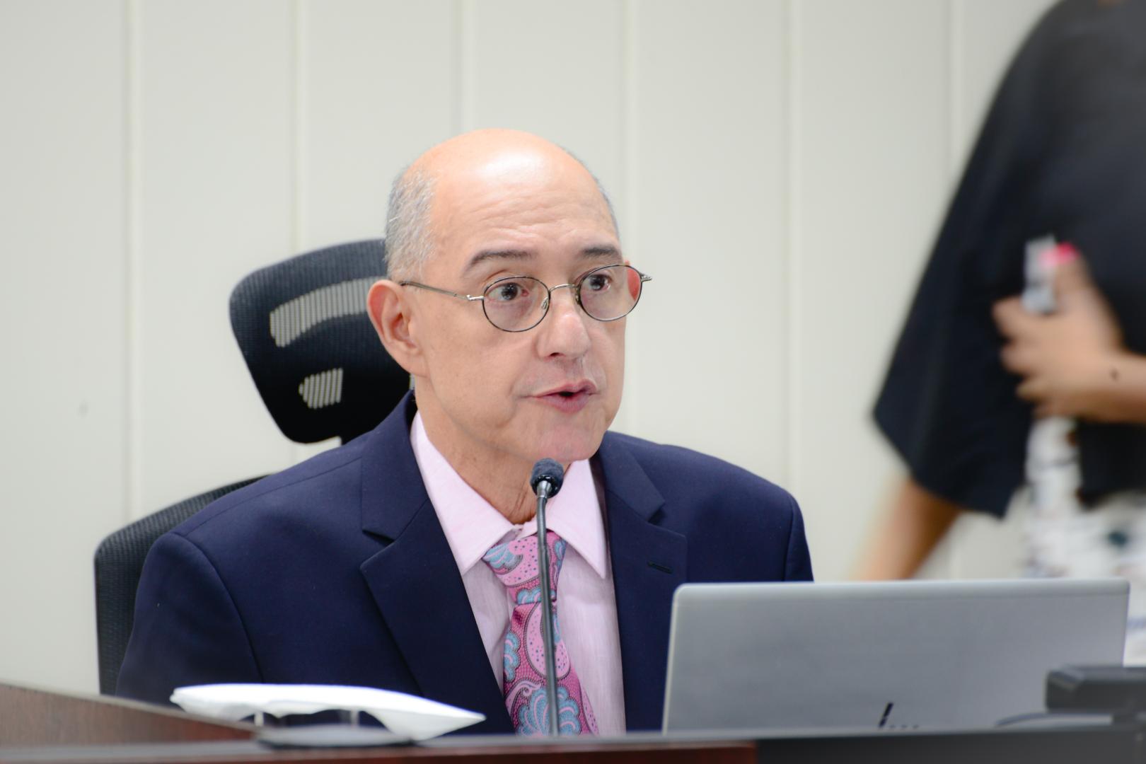 Imagem do presidente Ilson Pequeno Junior durante sessão solene da abertura do Ano Judiciário. 