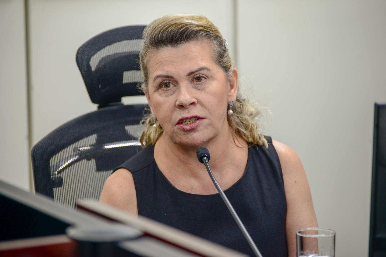 Imagem da desembargadora Socorro Guimarães durante sessão solene da abertura do Ano Judiciário. 