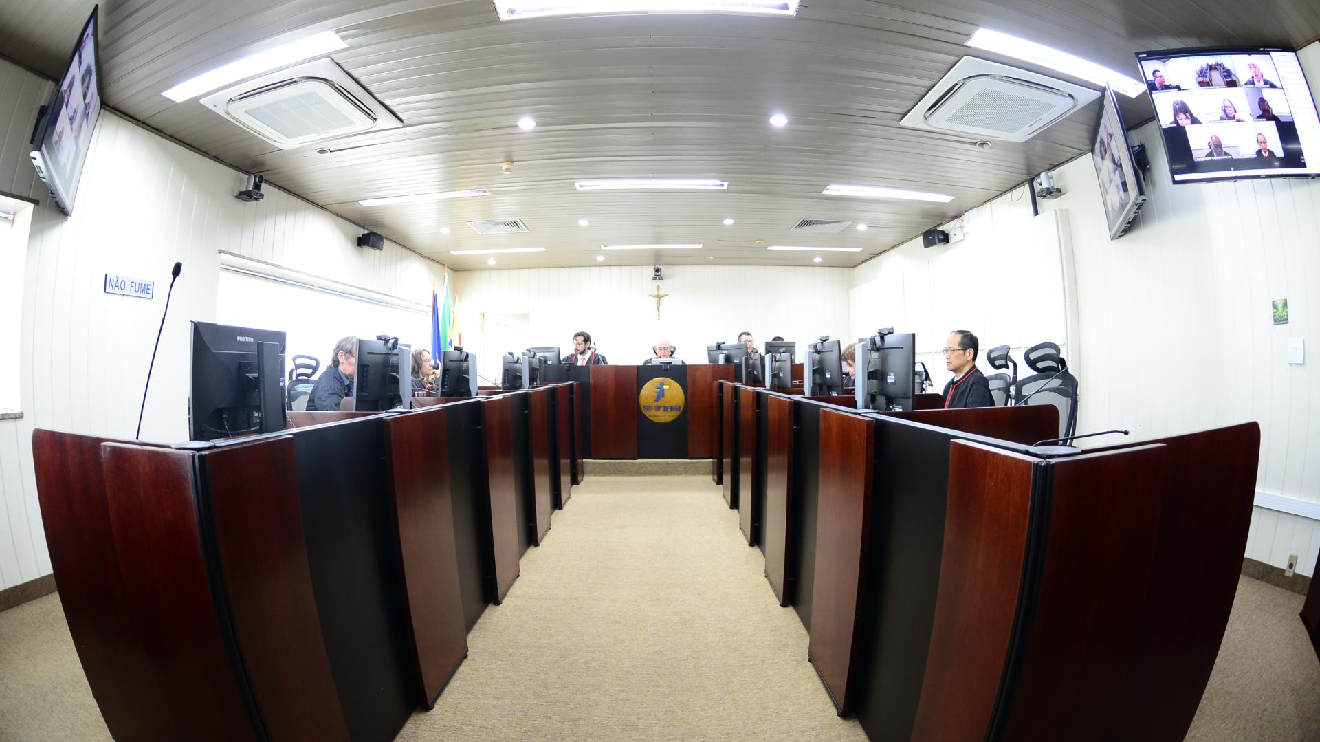 Imagem do Tribunal Pleno durante sessão solene da abertura do Ano Judiciário. 