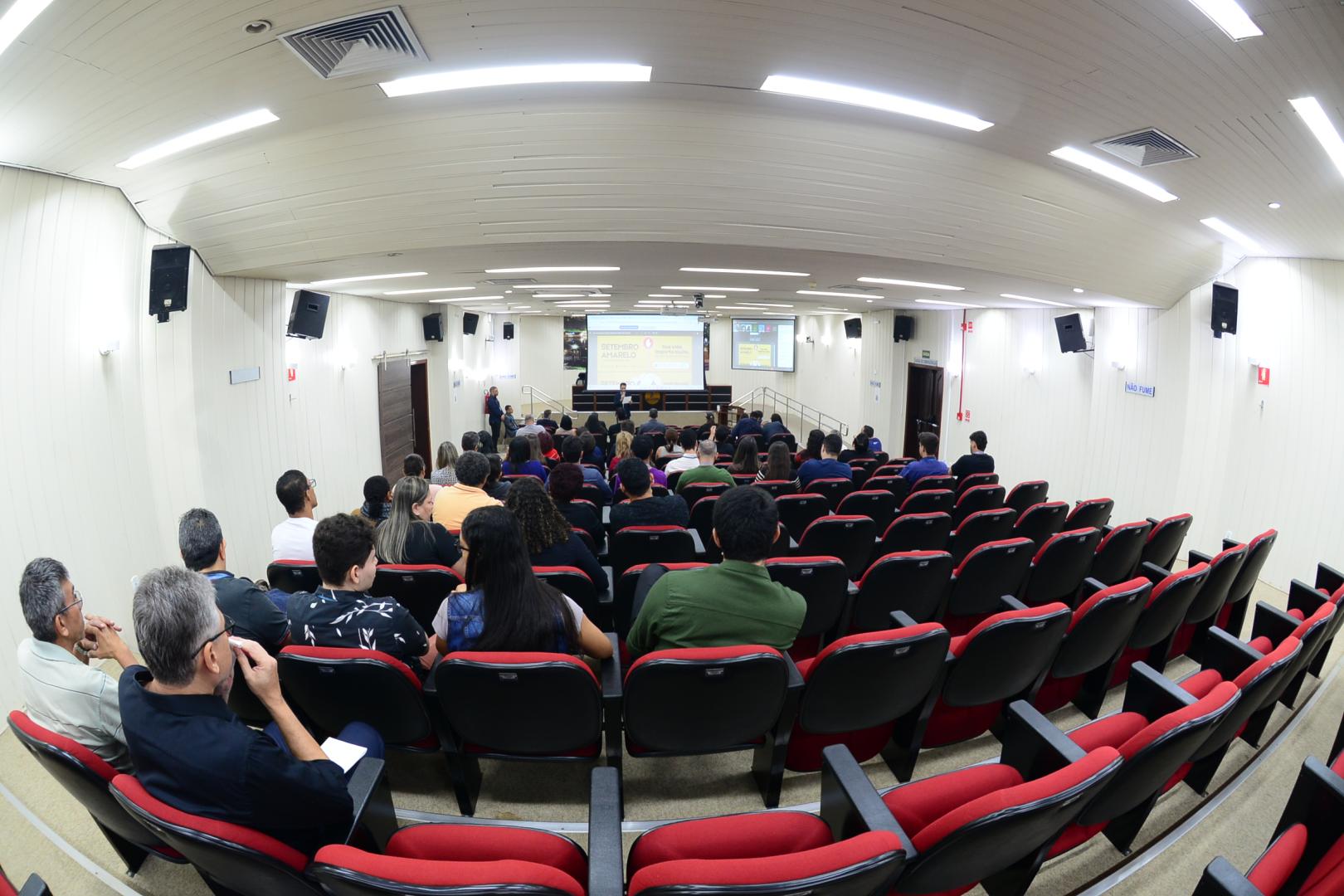 Relatos de superação e a importância de falar sobre o suicídio marcam palestra no TRT-14