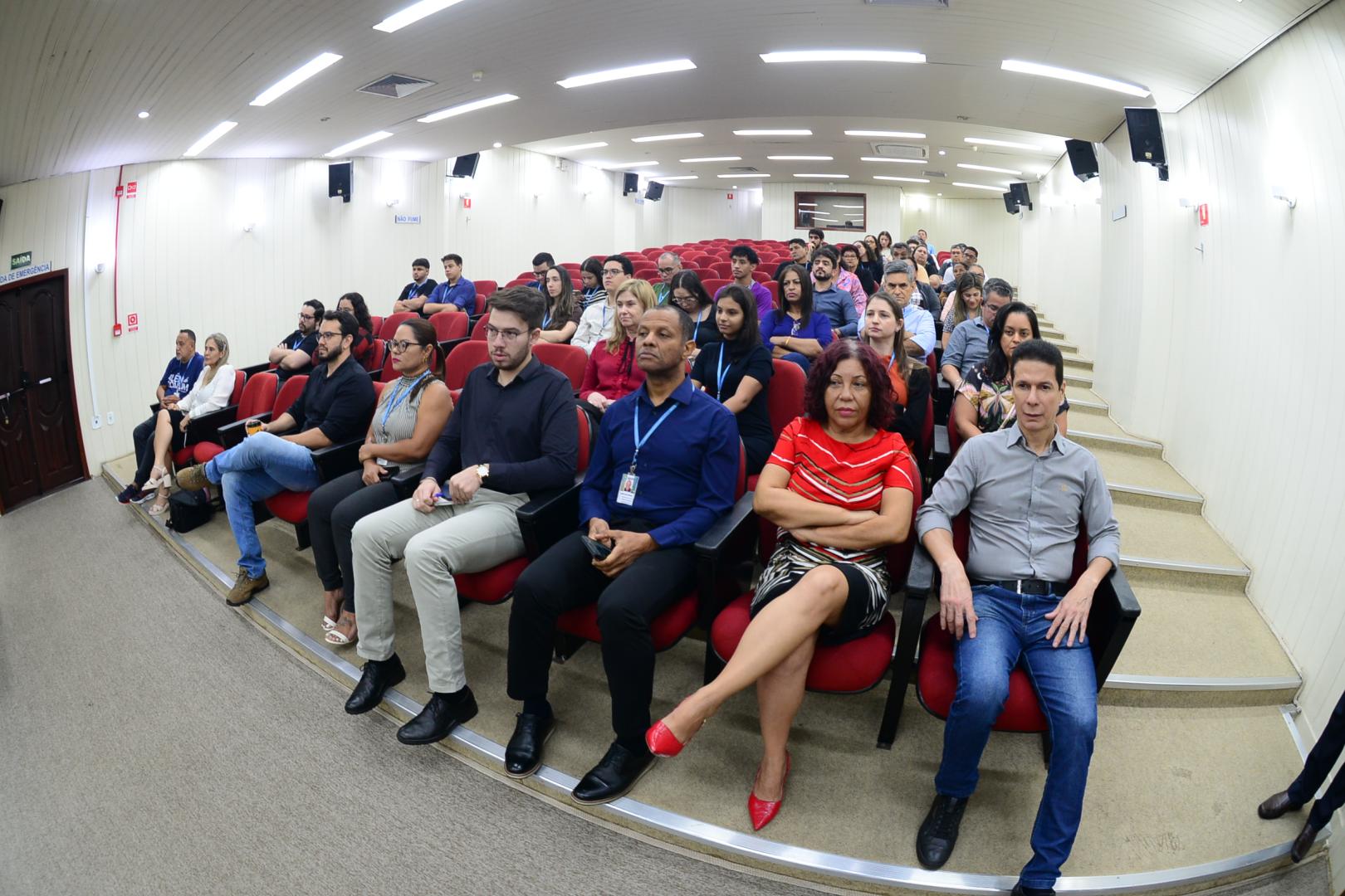 Relatos de superação e a importância de falar sobre o suicídio marcam palestra no TRT-14