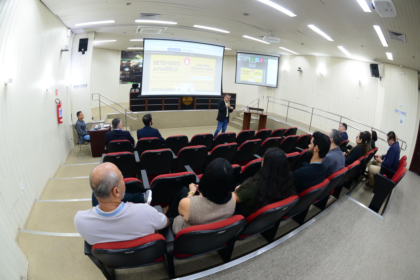 Relatos de superação e a importância de falar sobre o suicídio marcam palestra no TRT-14