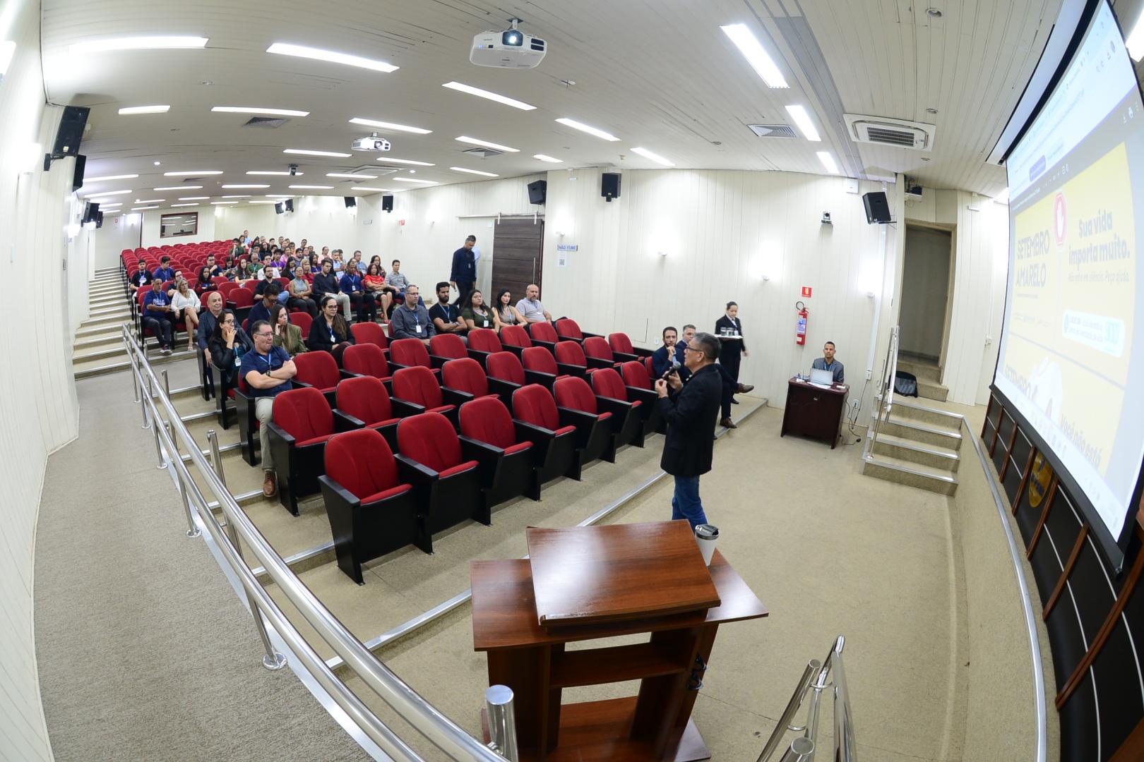 Relatos de superação e a importância de falar sobre o suicídio marcam palestra no TRT-14