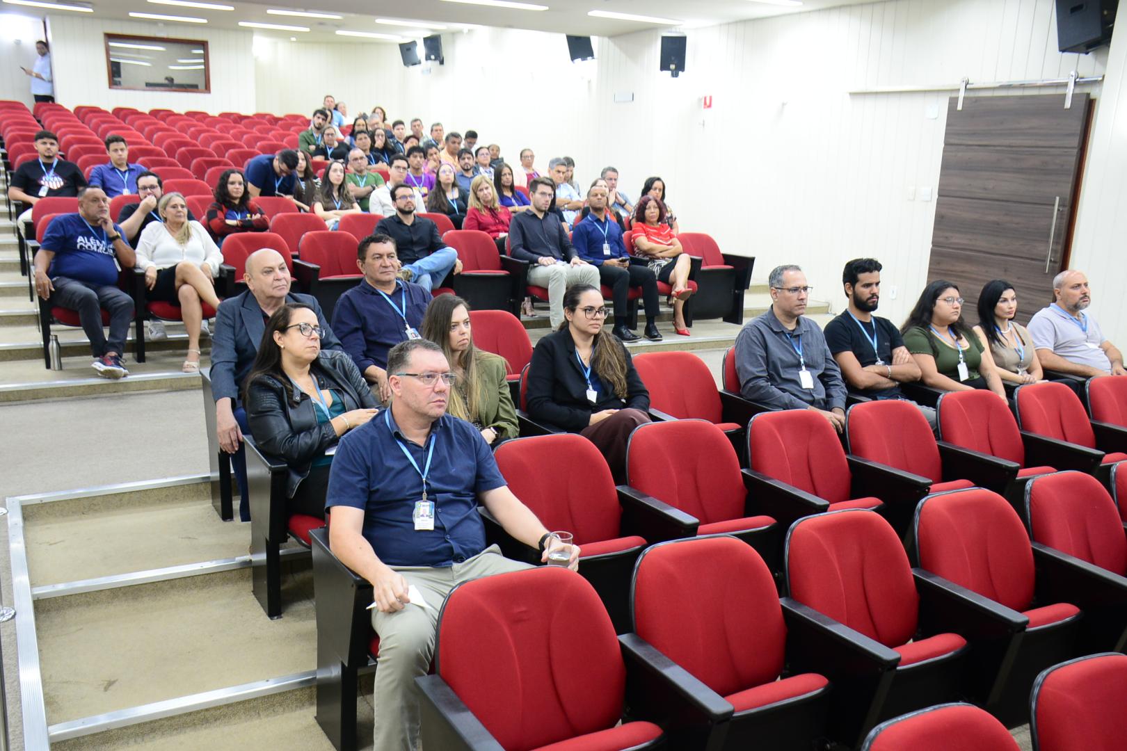 Relatos de superação e a importância de falar sobre o suicídio marcam palestra no TRT-14