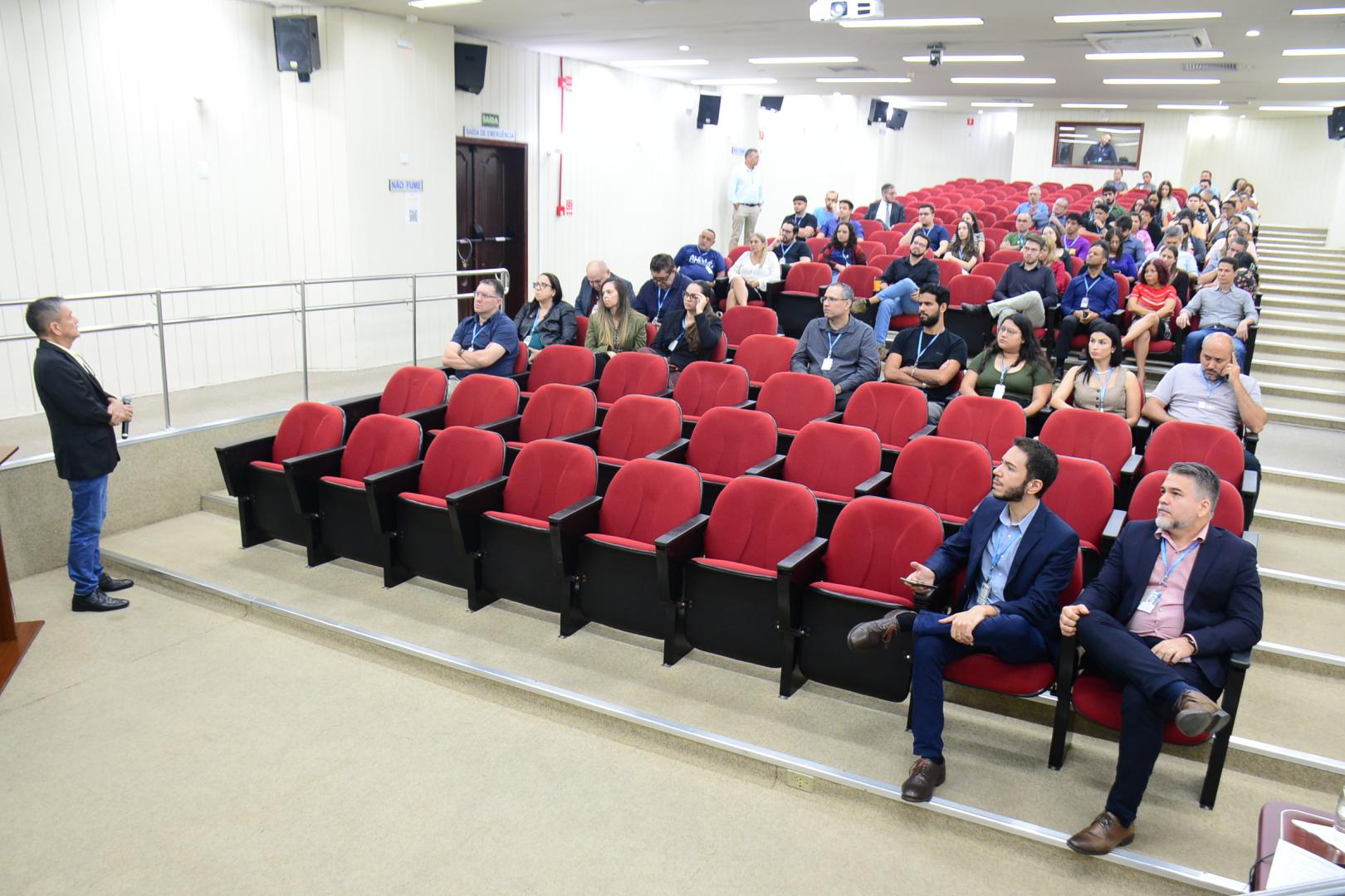 Relatos de superação e a importância de falar sobre o suicídio marcam palestra no TRT-14