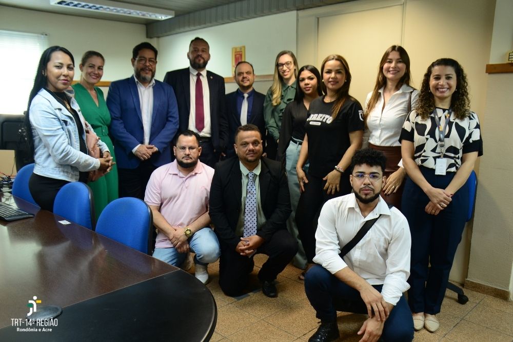 Acadêmicos de direito da Faculdade Unisapiens visitam TRT-14