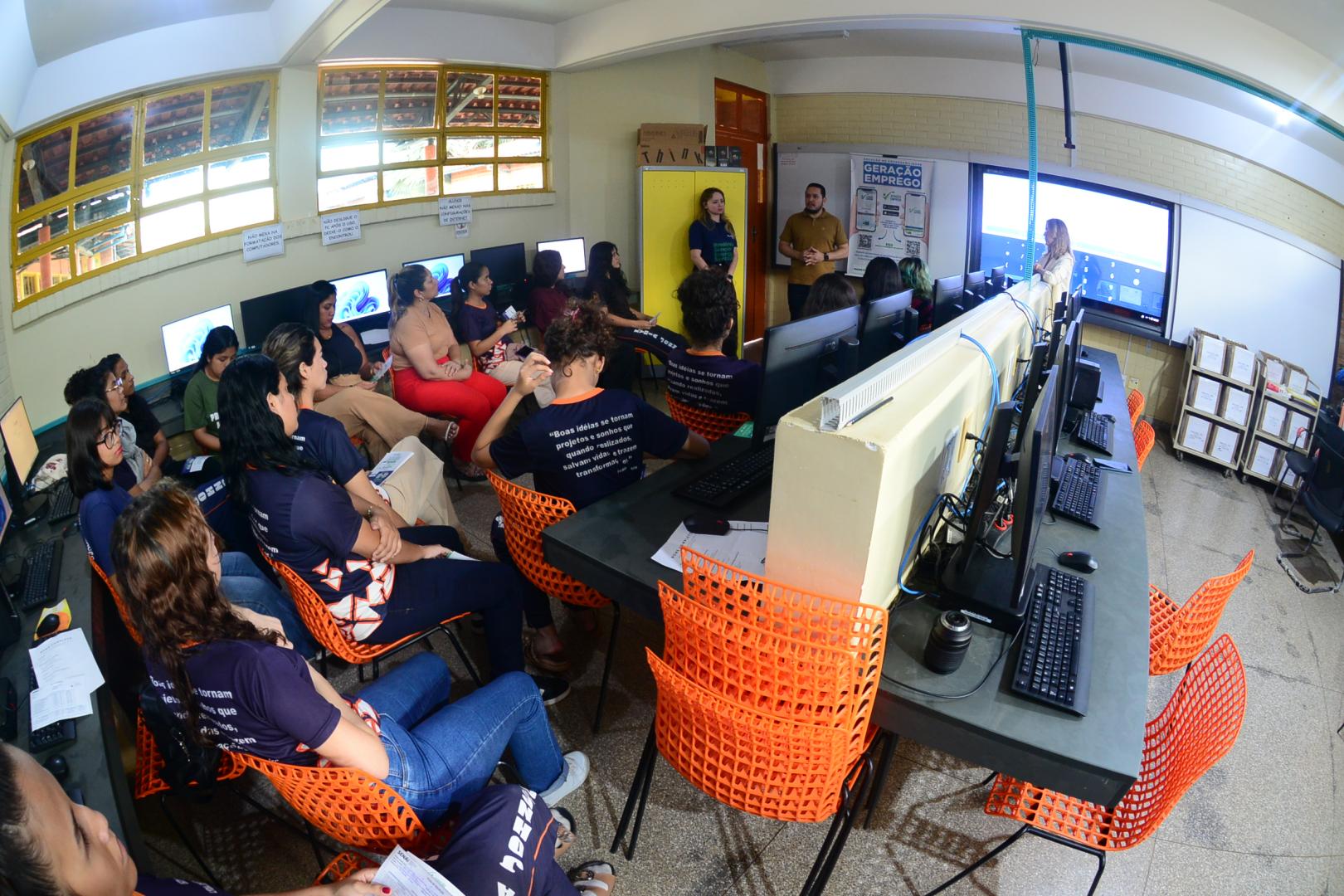 Curso ofereceu mentoria, programação, robótica e reflexão sobre empregabilidade para meninas de 14 a 18 anos da rede estadual
