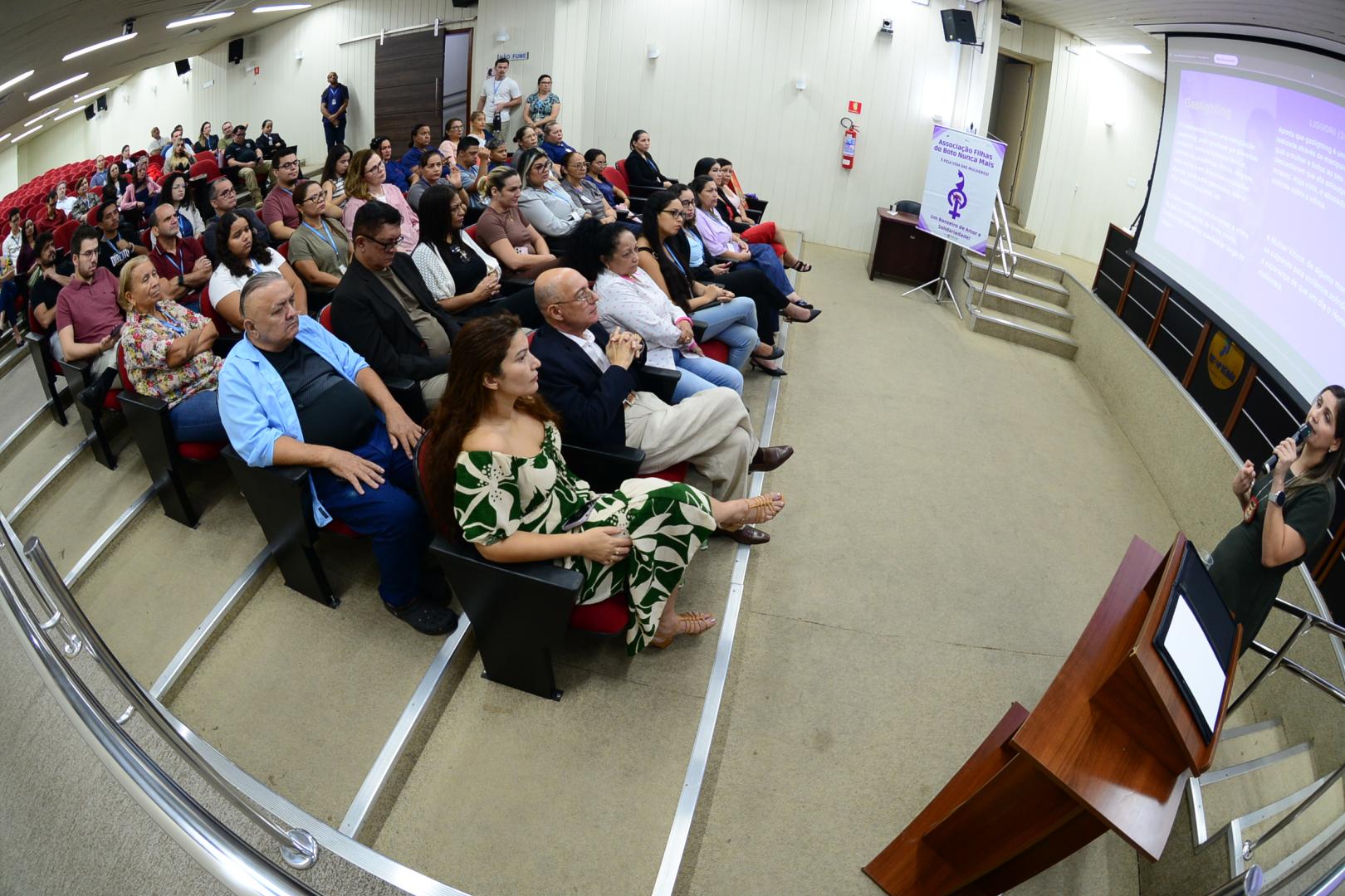 Auditório TRT-14 durante palestra