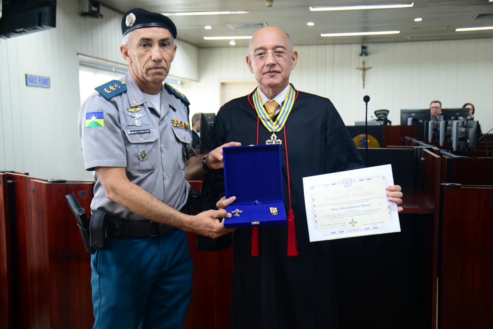 Presidente e vice-presidente e corregedor do TRT-14 recebem Medalha Marechal Rondon 