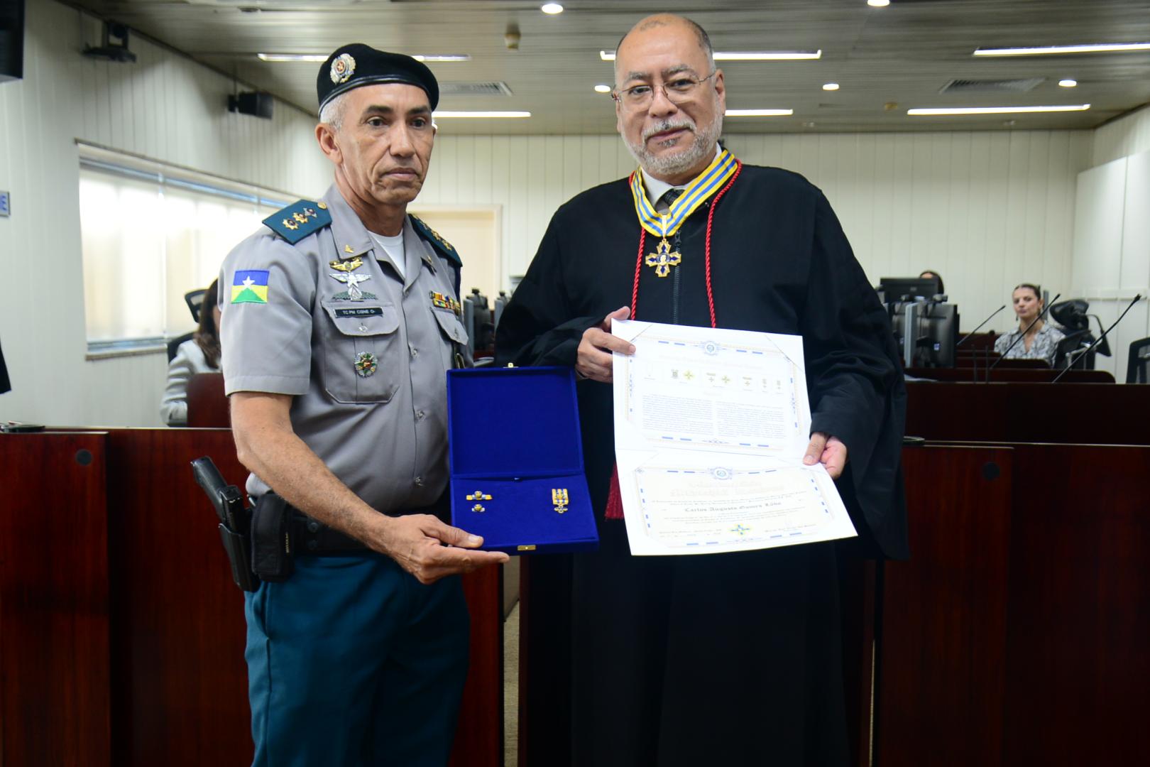 Presidente e vice-presidente e corregedor do TRT-14 recebem Medalha Marechal Rondon 