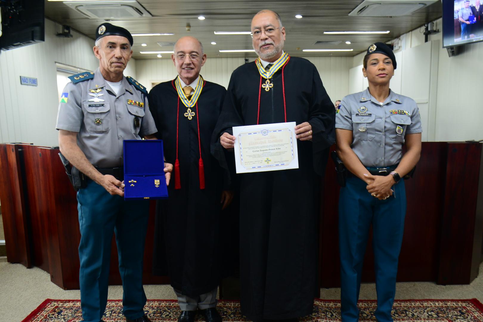Presidente e vice-presidente e corregedor do TRT-14 recebem Medalha Marechal Rondon 