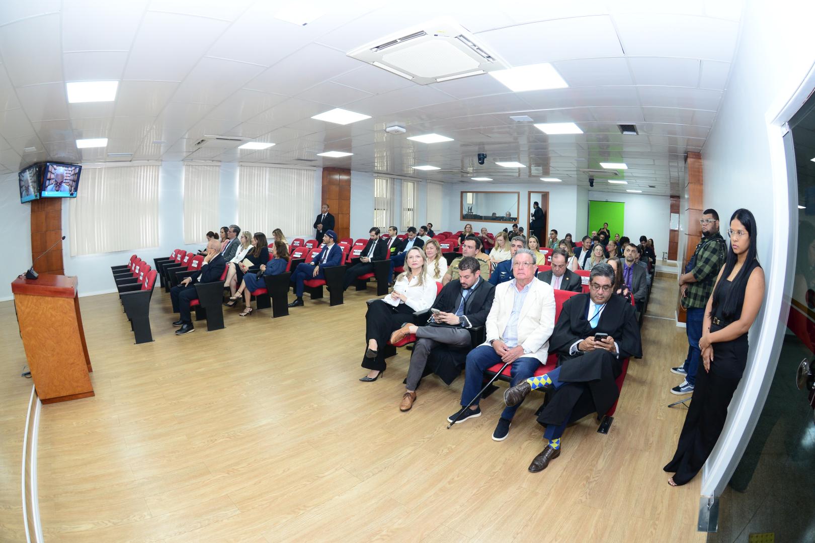 Desembargador Carlos Lôbo, representou a JT na sessão celebrativa do TJRO.
