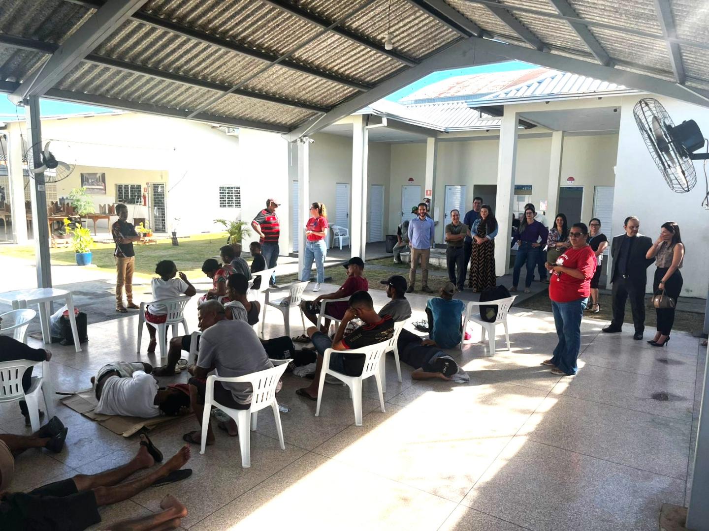 Quadra com pessoas em situação de vulnerabilidade