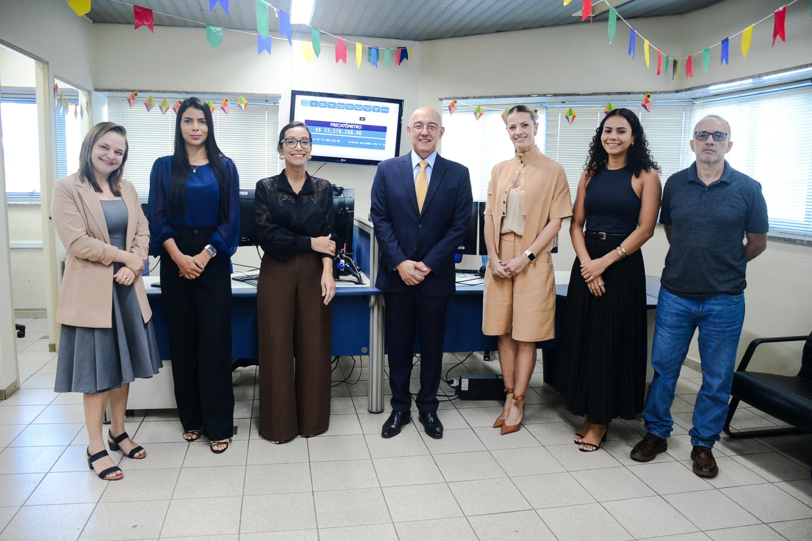 Presidente com a equipe de Precatórios