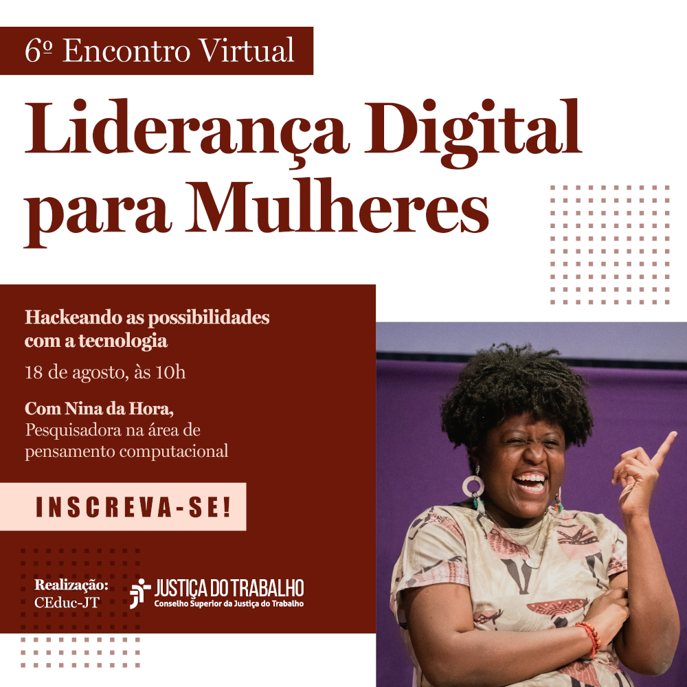 Descrição da imagem destaque: Mulher Negra, com cabelo curto, mas volumoso. Está sorrindo e apontando o indicador da mão esquerda pra cima. Ela usa brincos circulares grandes e uma camisa com detalhes de ilustração de mulheres negras. 