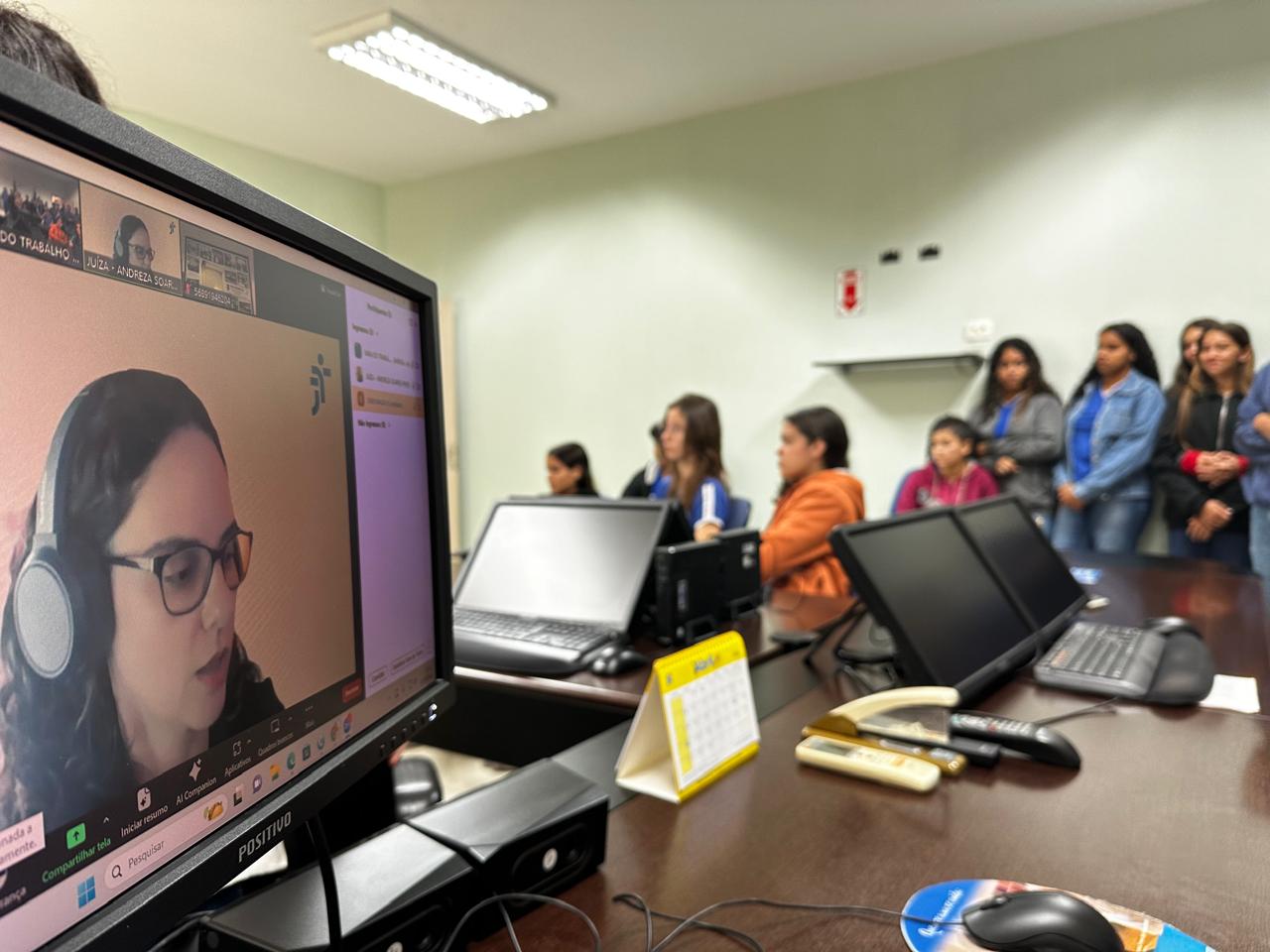 juíza do Trabalho Andreza Soares Pinto  recebe aluno  na VT de Colorado do Oeste