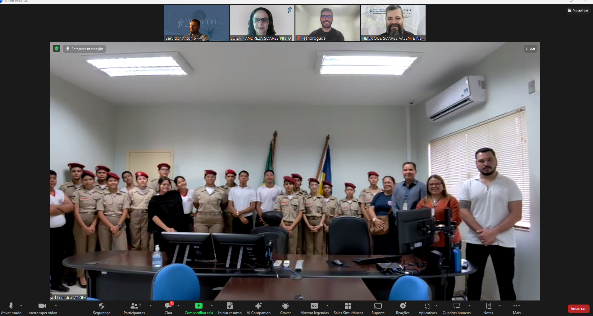 Foto da sala virtual com a juíza do Trabalho Andreza Soares Pinto, equipe da VT de Guajará-Mirim e alunos(as)