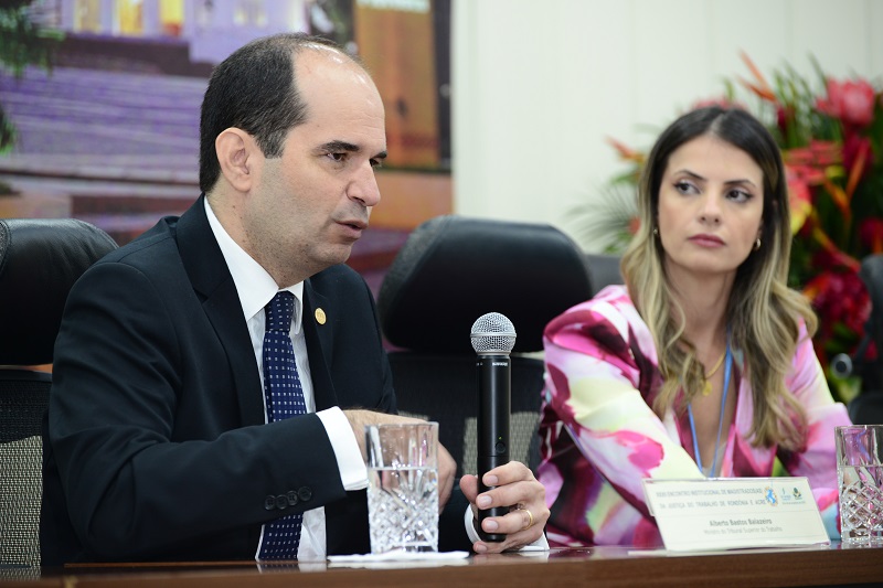 Ministro realiza palestra de abertura