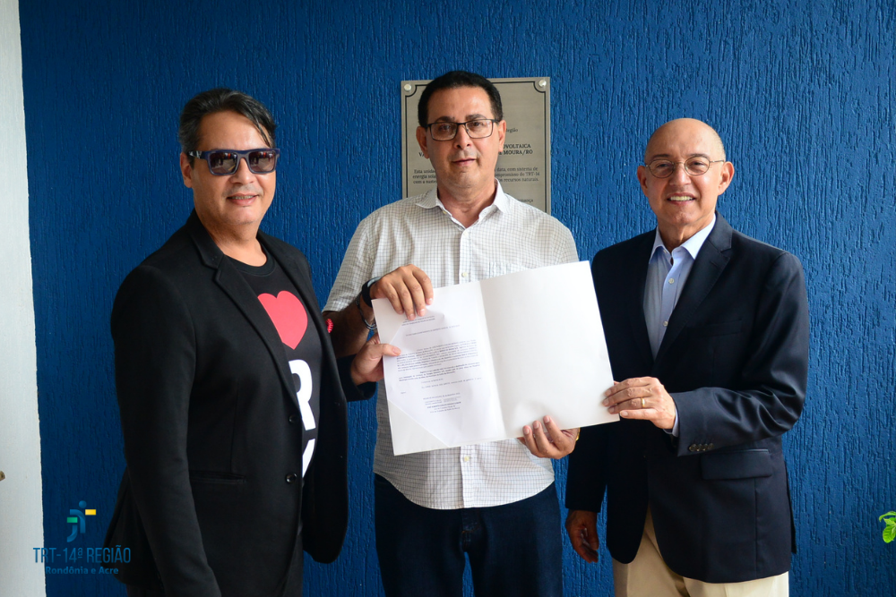 Ato oficializou entrega de sistema fotovoltaico e repasse de mais de R$ 1,3 milhão ao município