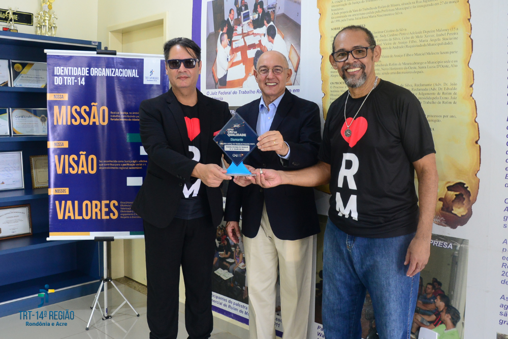 Ato oficializou entrega de sistema fotovoltaico e repasse de mais de R$ 1,3 milhão ao município