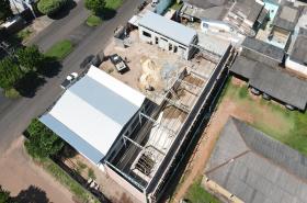 Foto aérea da construção de um Centro de Treinamento que receberá o projeto social Bombeiro Mirim, em Rolim de Moura.